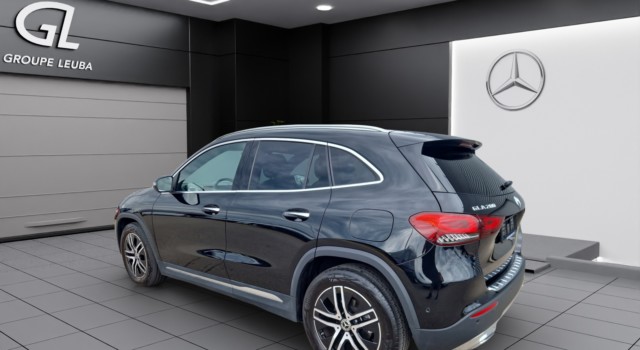 MERCEDES-BENZ GLA 200 7G-DCT