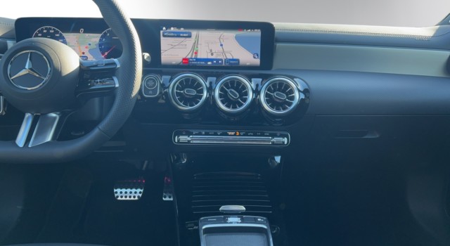 MERCEDES-BENZ CLA 220 4Matic 8G-DCT