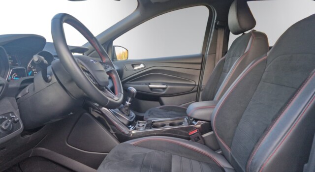 FORD KUGA 1.5 TDCi ST Line High 2WD