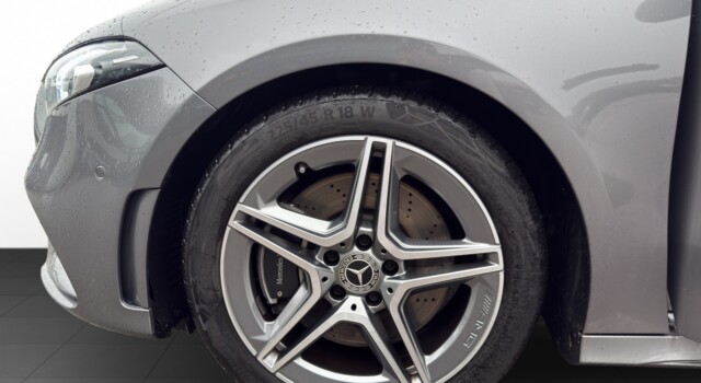MERCEDES-BENZ A 250 AMG Line 4Matic