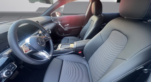 MERCEDES-BENZ A 180 7G-DCT