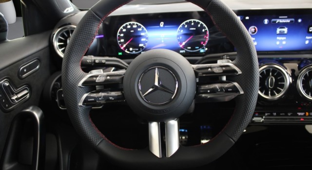 MERCEDES-BENZ A 200 Night Star 7G-DCT