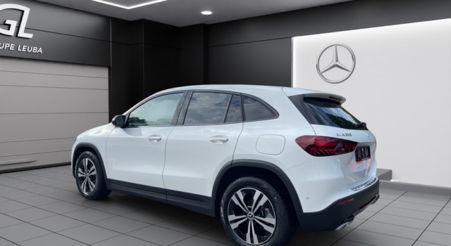 MERCEDES-BENZ GLA 200 Night Star 7G-DCT