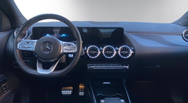 MERCEDES-BENZ GLA 250 AMG Line 4Matic