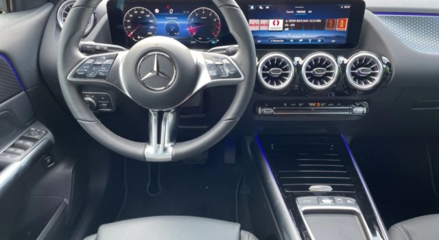 MERCEDES-BENZ GLA 200 Night Star 7G-DCT