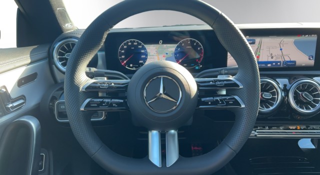 MERCEDES-BENZ CLA 220 4Matic 8G-DCT