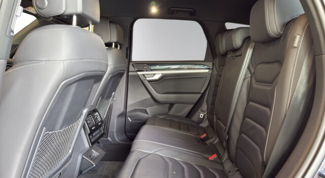 VW TOUAREG 3.0 TDI R Line