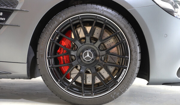 MERCEDES-BENZ SL 63 AMG Speedshift