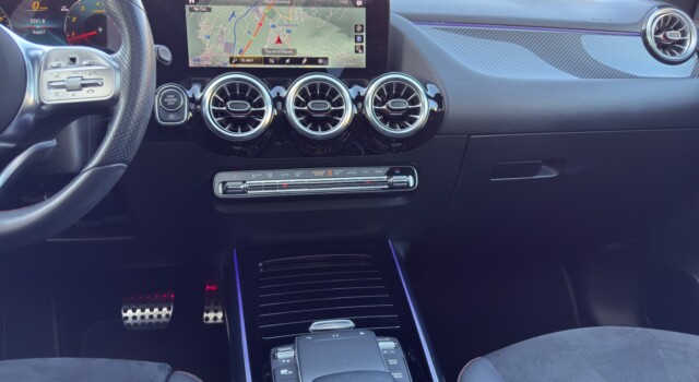 MERCEDES-BENZ GLA 250 AMG Line 4Matic