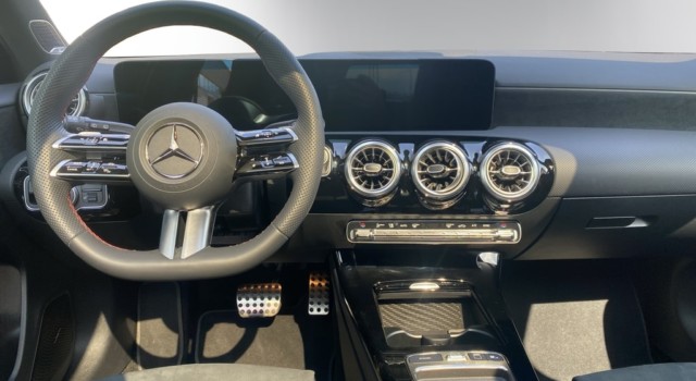 MERCEDES-BENZ A 200 Night Star 7G-DCT