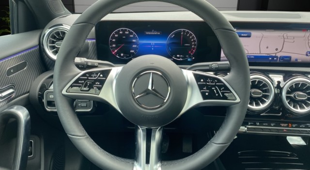 MERCEDES-BENZ A 250 e 8G-DCT